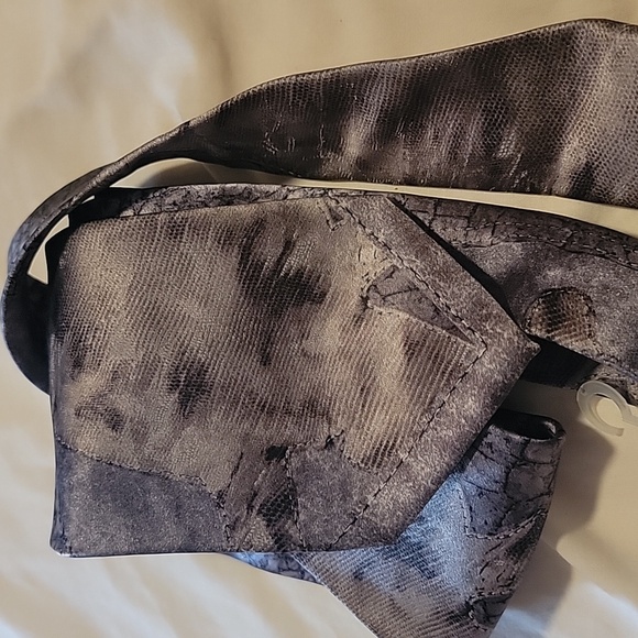 Gianfranco Ferre Vintage 100% Silk Tie - Picture 6 of 7